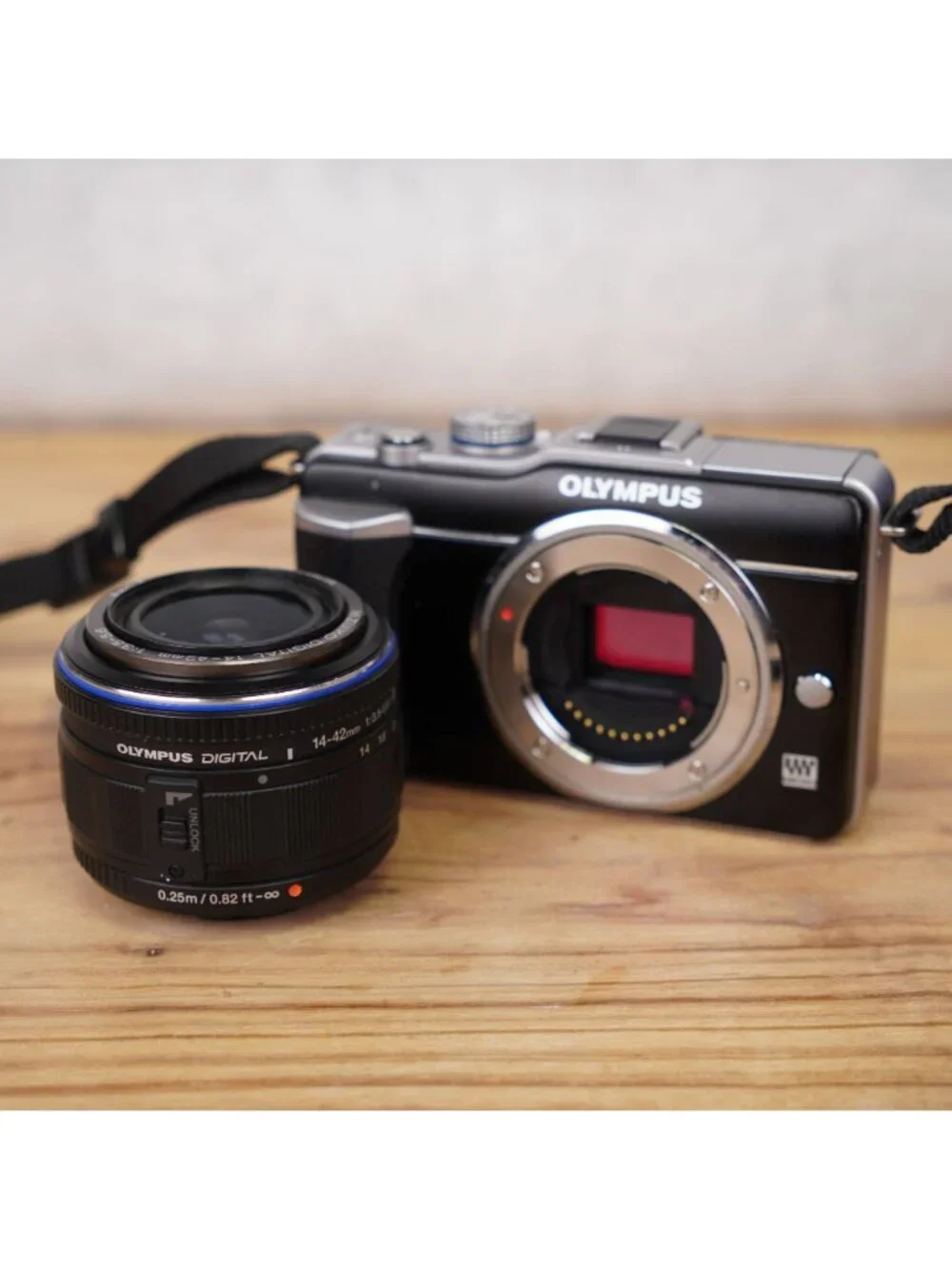 Olympus PEN E-PL1 Digital Camera 14-42mm L ED Lens Kit W/ Chargrer & Box Tested